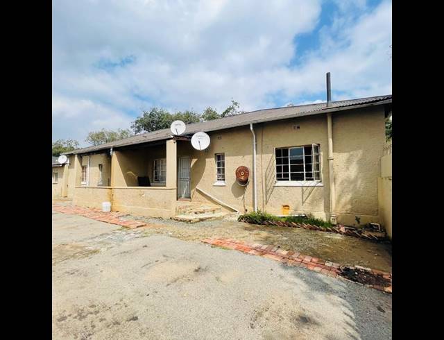 13 BEDROOM HOUSE FOR SALE IN BOKSBURG NORTH